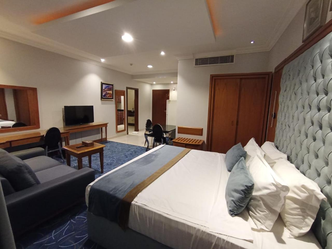 Al Masem Serviced Apartments - Exit 9 Riade Quarto foto