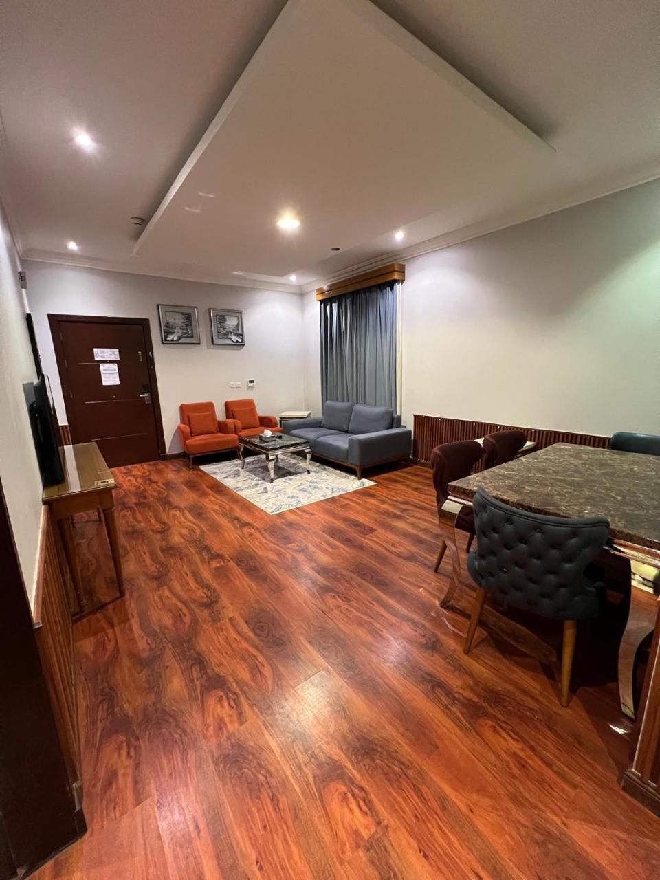 Al Masem Serviced Apartments - Exit 9 Riade Quarto foto